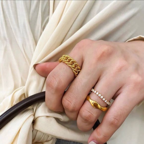 18K Gold Plated Minimalistic Cuban Link Statement Ring - Picture 5 of 8